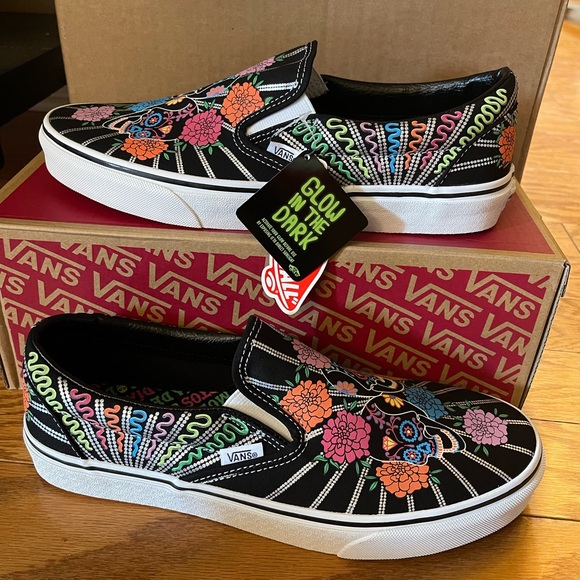Vans Classic Slip On Dia De Los Muertos "Glow in the Dark" Shoes Men's Size 9.5 - Picture 1 of 6